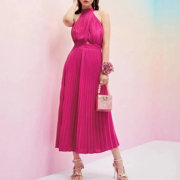 Cut Out Front Pleated Halter Dress - Picture 3 of 8